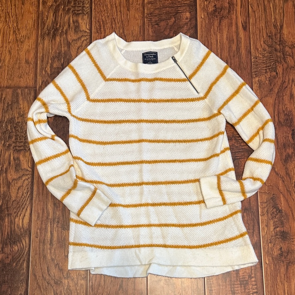 Abercrombie & Fitch White and Gold Striped Sweater